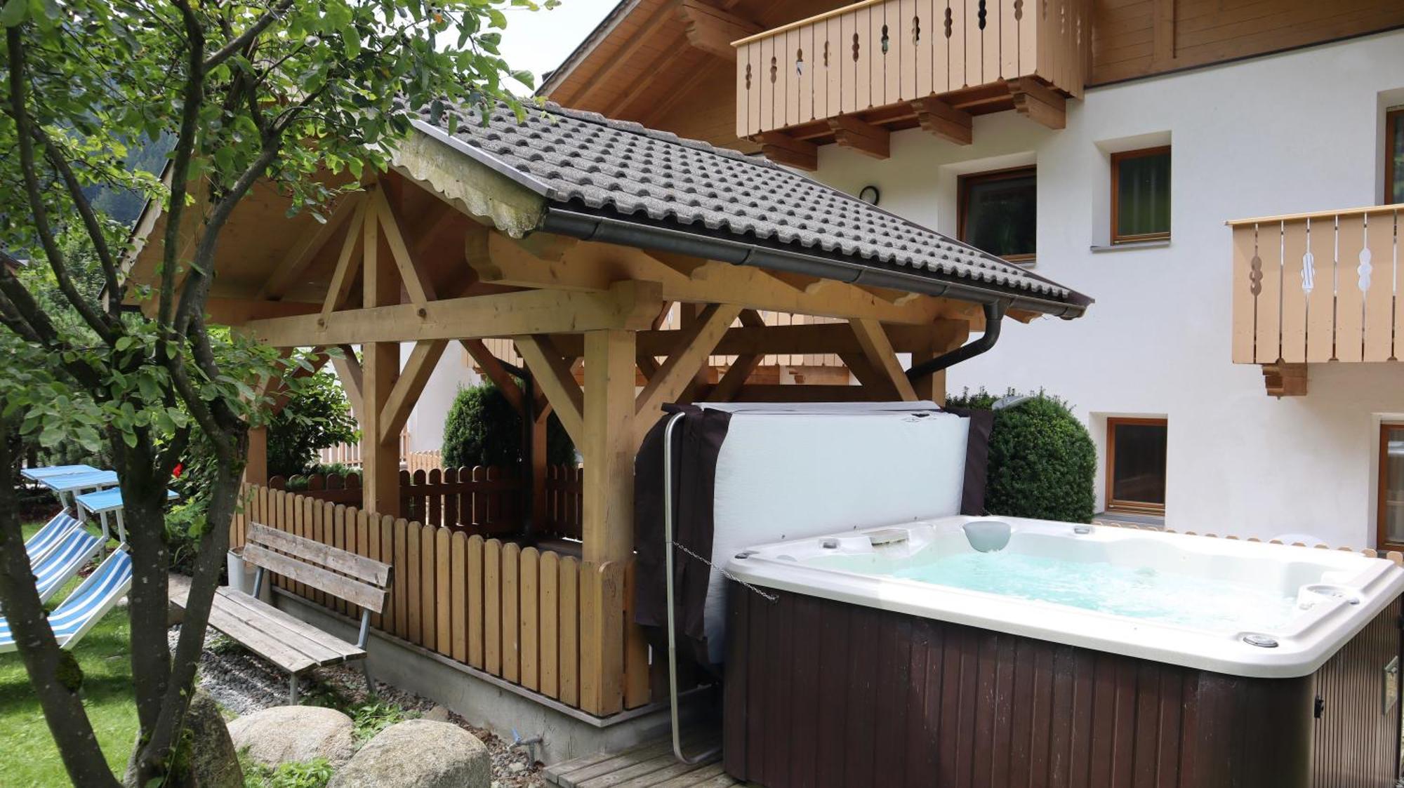 Almhotel Bergerhof Sarentino Exterior photo